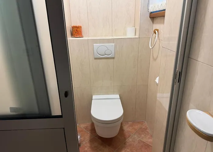 Majda Elegant With Prime Location And Parking *