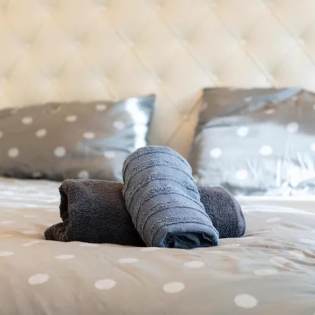 Majda Elegant With Prime Location And Parking Apartment *