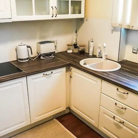 Majda Elegant With Prime Location And Parking