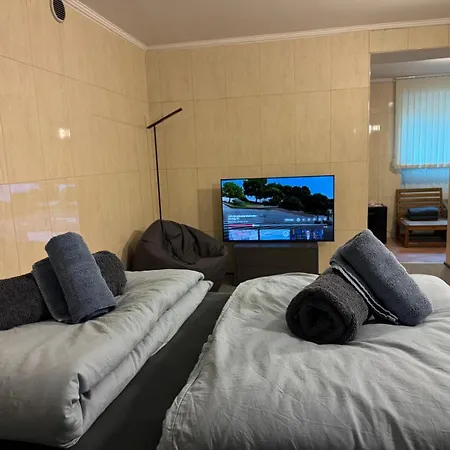 Majda Elegant With Prime Location And Parking 아파트 *