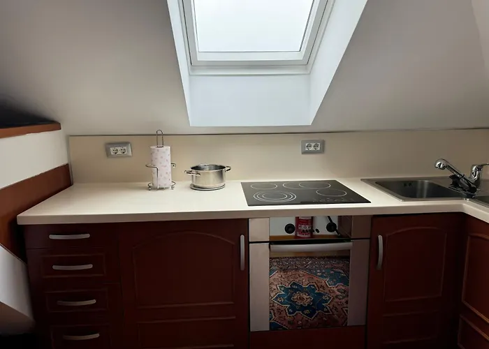 Majda Elegant With Prime Location And Parking *