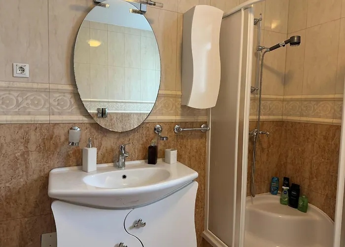 Apartment Majda Elegant With Prime Location And Parking