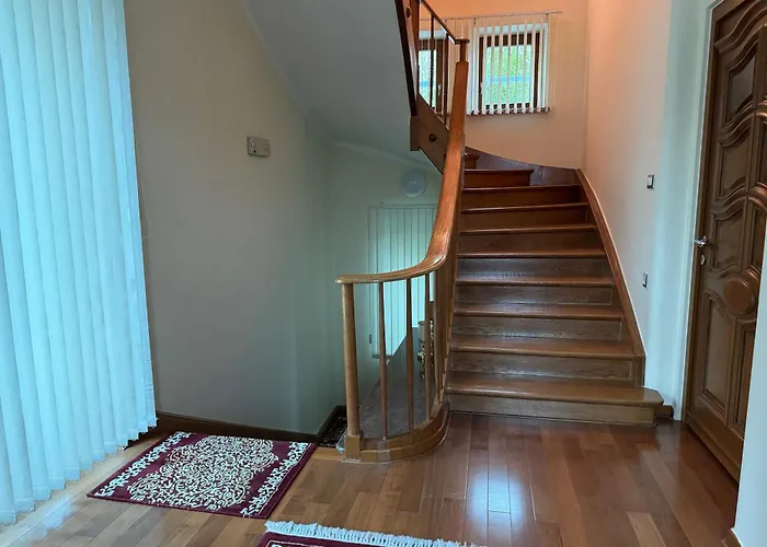 Апартаменти Majda Elegant With Prime Location And Parking Любляна