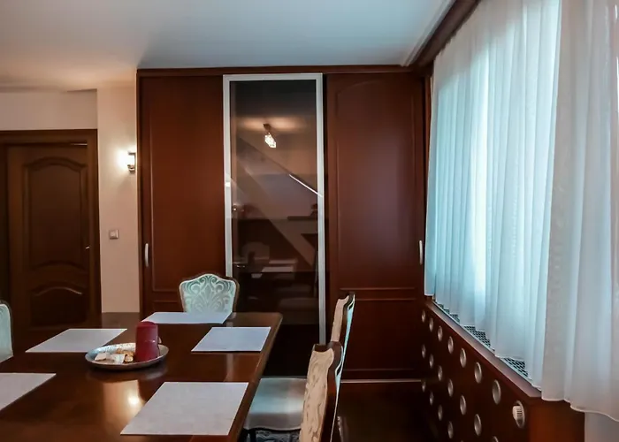 Majda Elegant With Prime Location And Parking *