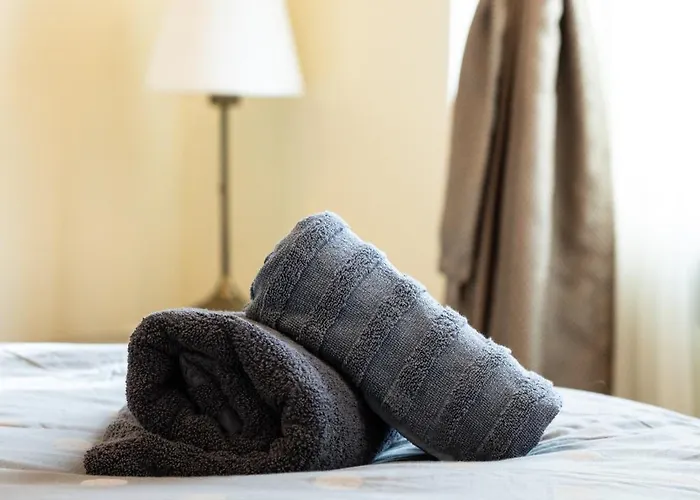 Majda Elegant With Prime Location And Parking *