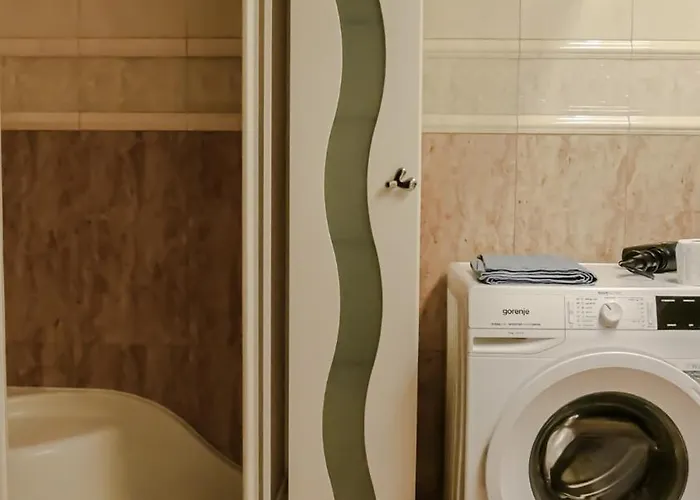 Апартаменти Majda Elegant With Prime Location And Parking *