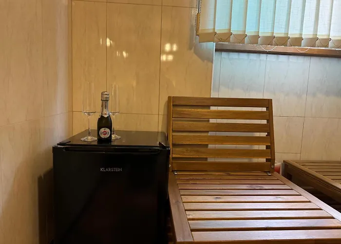 Апартаменти Majda Elegant With Prime Location And Parking *