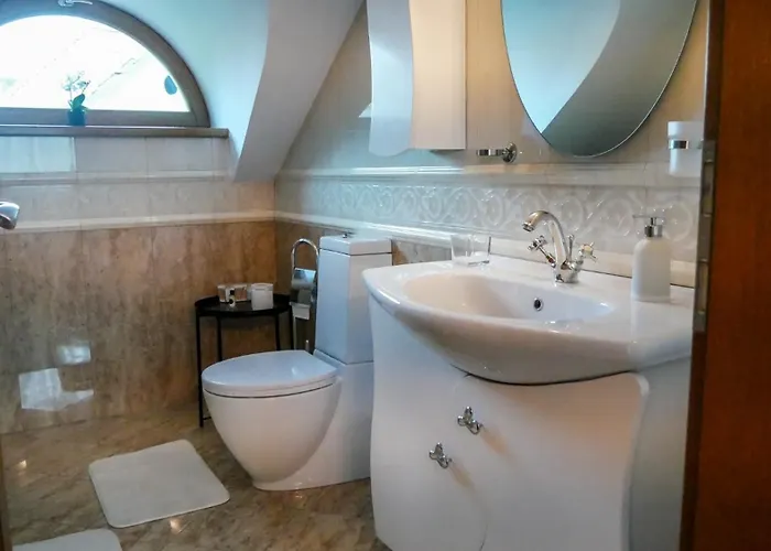 Majda Elegant With Prime Location And Parking Apartman