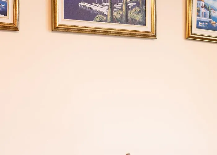 Majda Elegant With Prime Location And Parking Apartman