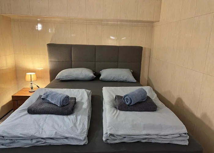 Majda Elegant With Prime Location And Parking Apartman